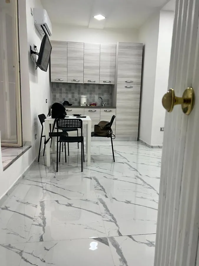 Diego_House Napoli 0*,  Italia